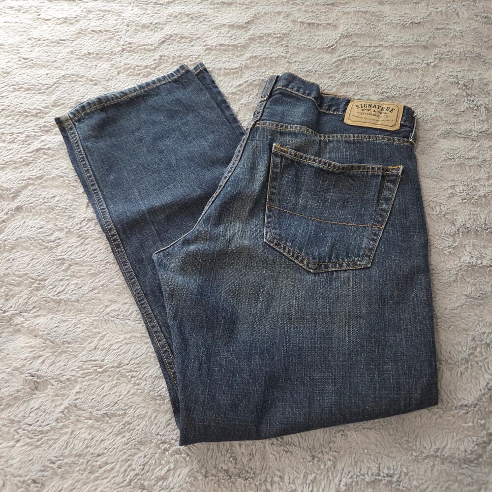 Signature Levi Strauss & Co. Men's Straight Legged Jeans Size 34 x 30